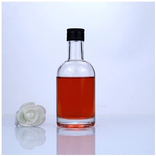 Steklenica rdečega vina